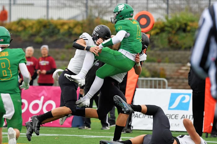 Tualatin.West-Linn.6A-football-semifinal.Leon-Neuschwander.39